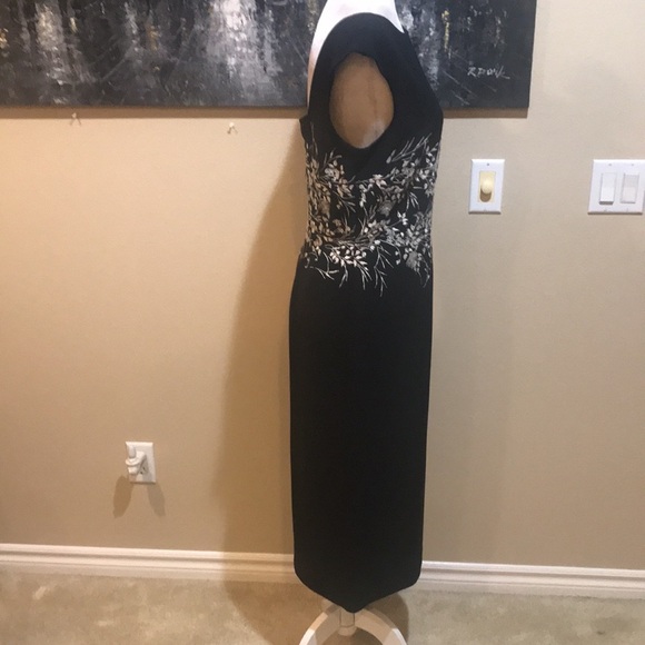 Maggy London Black Sheath Ankle Length Dress w/White Floral Embroidery-Size 10 - Picture 5 of 11